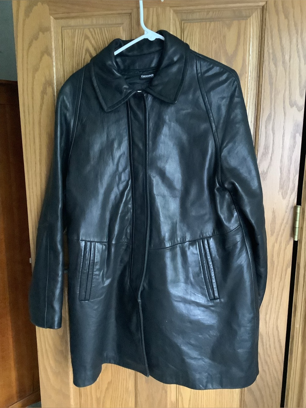 Genuine Leather Jones New York, Thinsulate removable lining. Large black